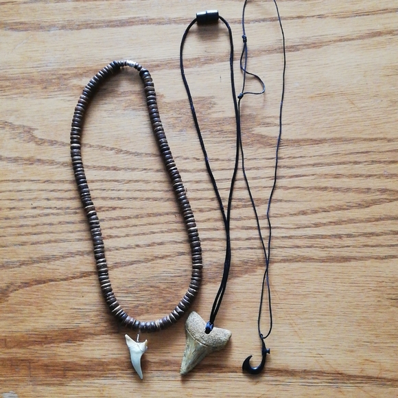 Necklace - Picture 1 of 2